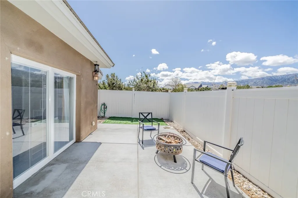 10022 Silver Rock Road, Pinon Hills, California 92372 home-pic-4