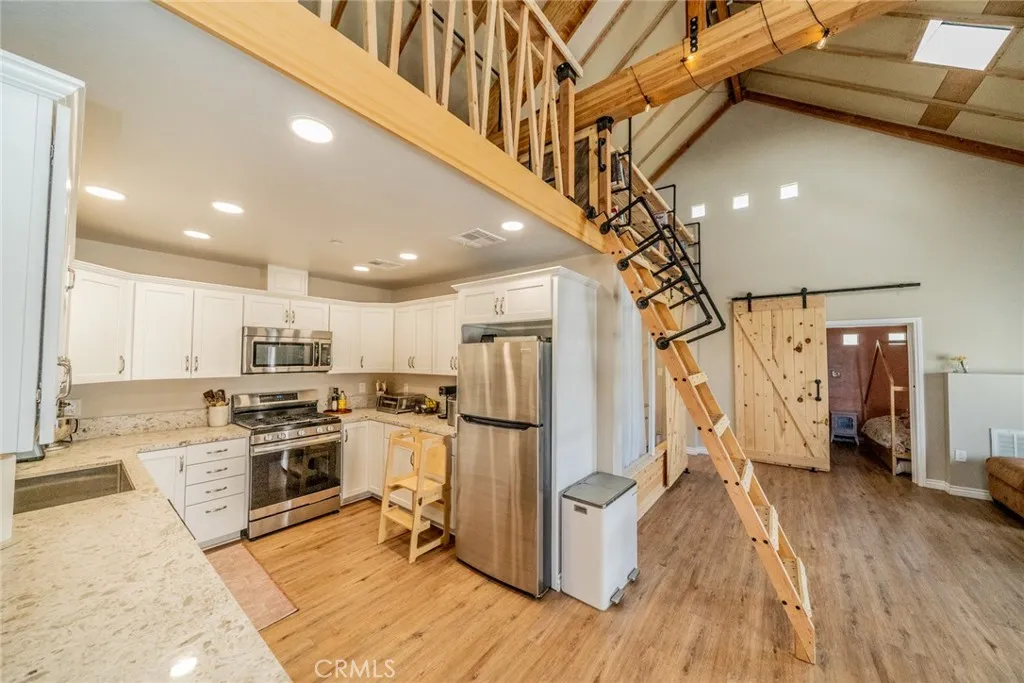10022 Silver Rock Road, Pinon Hills, California 92372 home-pic-16