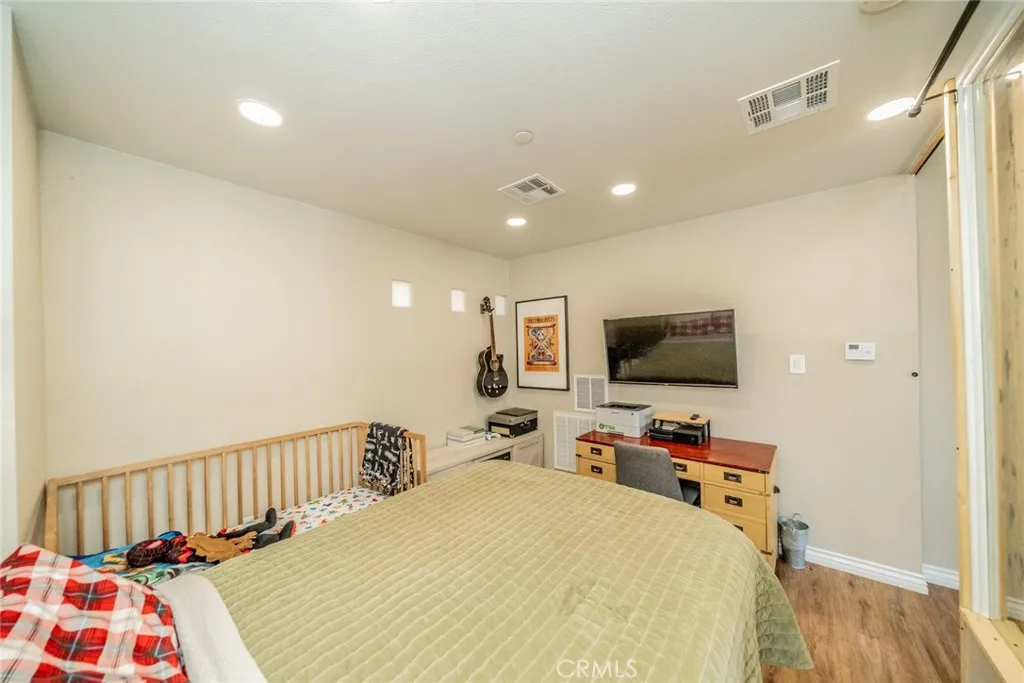 10022 Silver Rock Road, Pinon Hills, California 92372 home-pic-14