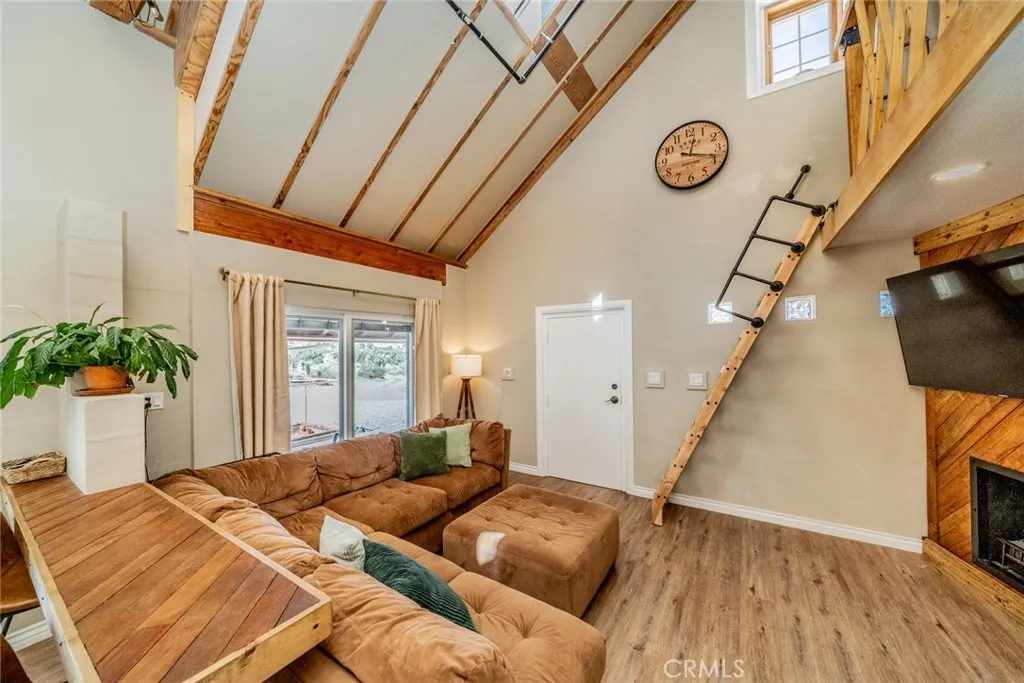 10022 Silver Rock Road, Pinon Hills, California 92372 home-pic-24