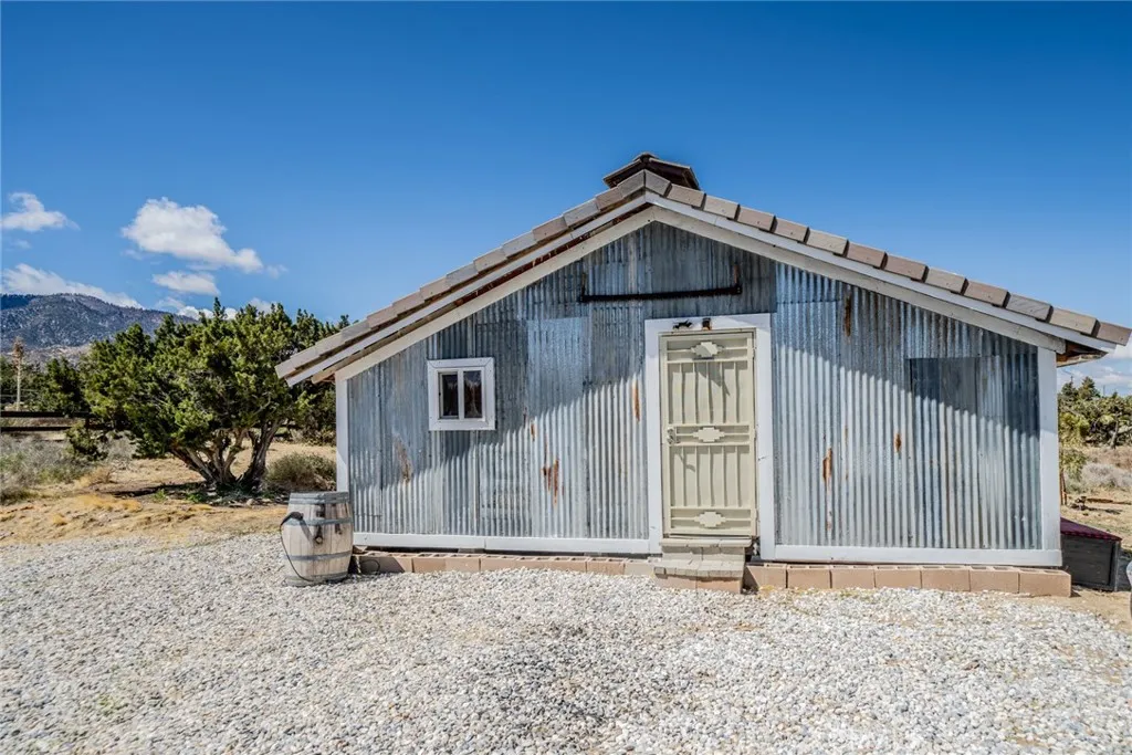 10022 Silver Rock Road, Pinon Hills, California 92372 home-pic-42