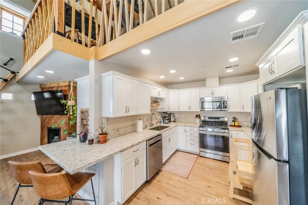 10022 Silver Rock Road, Pinon Hills, California 92372 home-pic-15
