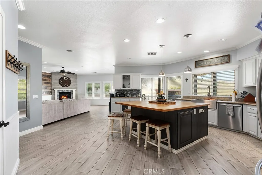 14445 Dove Canyon Drive, Riverside, California 92503 home-pic-8