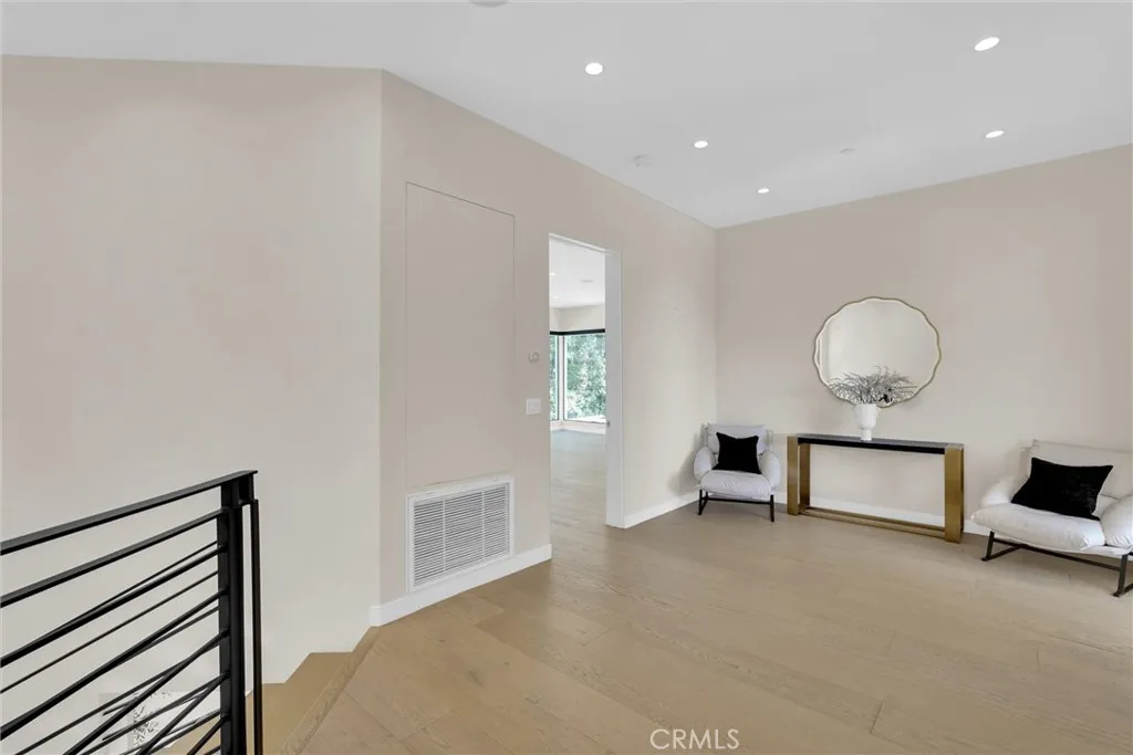 2341 Zorada Court, Los Angeles, California 90046 home-pic-32