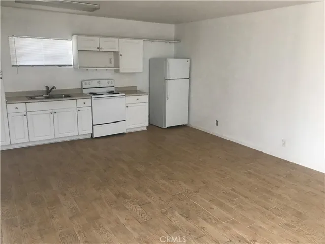 Unit B kitchen
