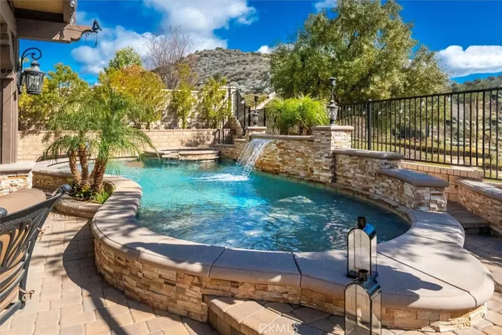 28360 Steel Lane, Valencia, California 91354