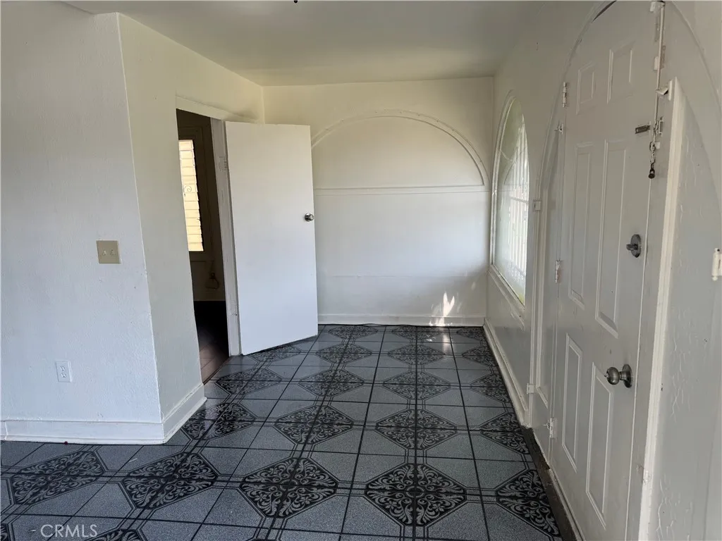 5819 4th Avenue 3, Los Angeles, California 90043 home-pic-12