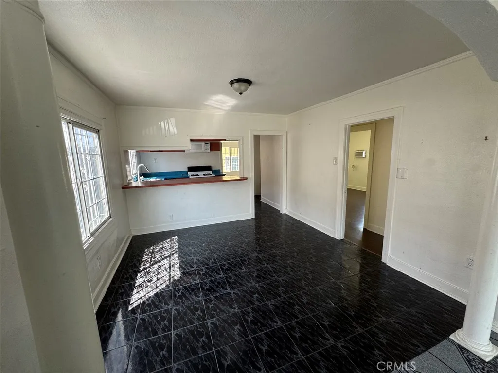 5819 4th Avenue 3, Los Angeles, California 90043 home-pic-16