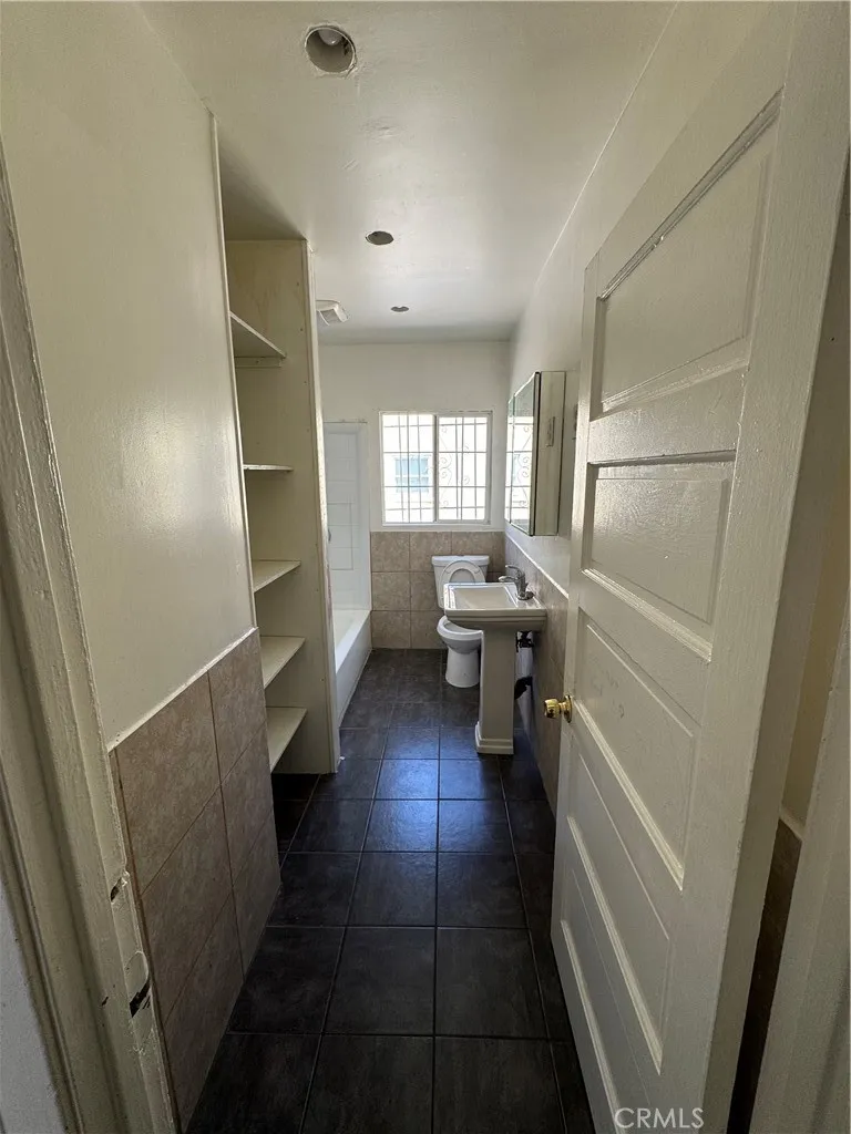 5819 4th Avenue 3, Los Angeles, California 90043 home-pic-17
