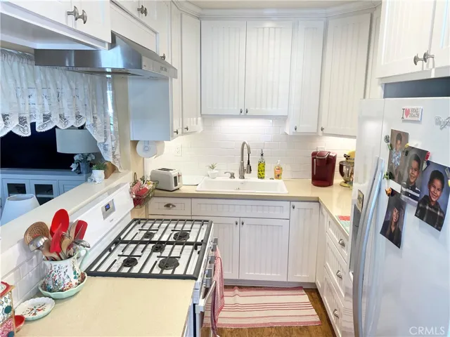 258 17th Street, Seal Beach, California 90740