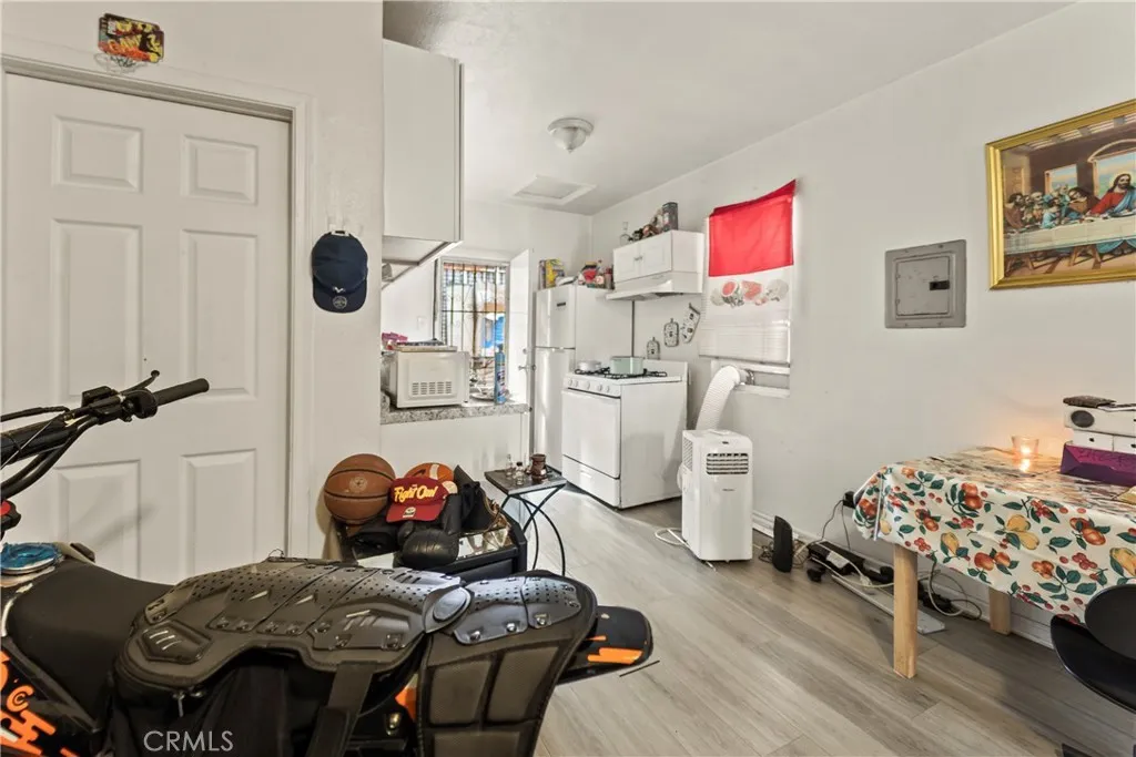 7705 S Vermont Avenue, Los Angeles, California 90044 home-pic-26
