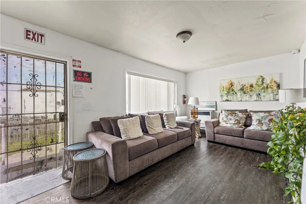 7705 S Vermont Avenue, Los Angeles, California 90044 home-pic-10
