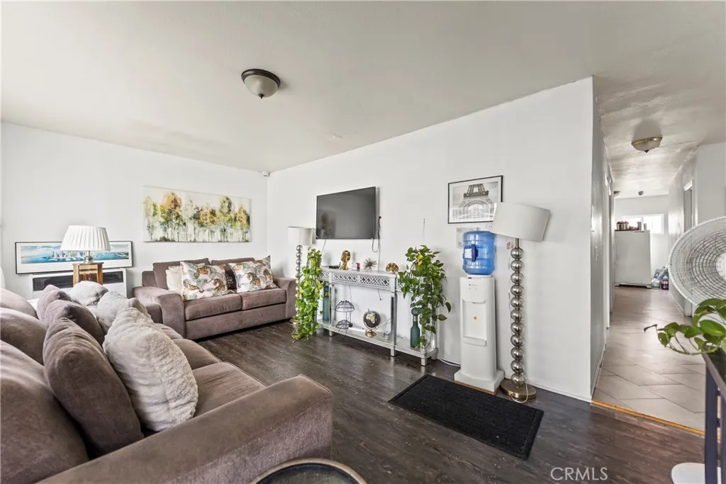 7705 S Vermont Avenue, Los Angeles, California 90044 home-pic-13