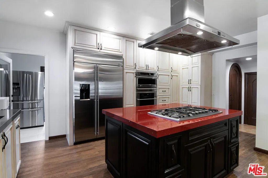 664 S Highland Avenue, Los Angeles, California 90036 home-pic-14