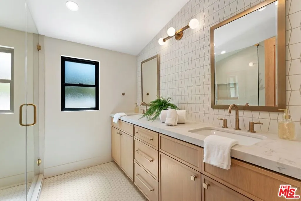 4413 Park Mallorca, Calabasas, California 91302 home-pic-27