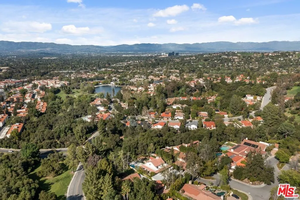 4413 Park Mallorca, Calabasas, California 91302 home-pic-37