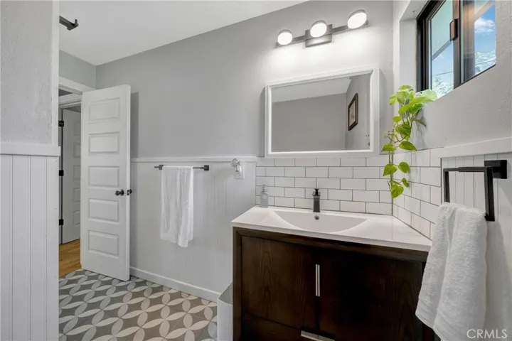 2nd Bathroom