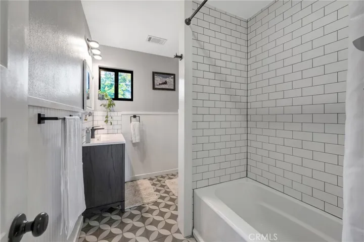 2nd Bathroom