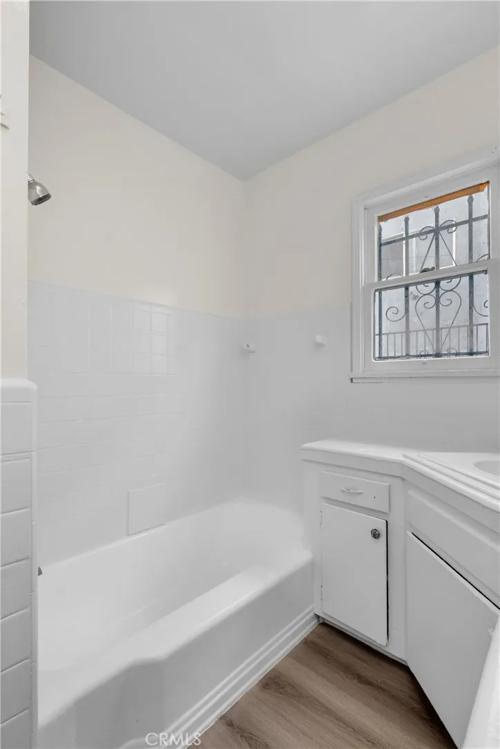 3322 W 63rd Street, Los Angeles, California 90043 home-pic-11