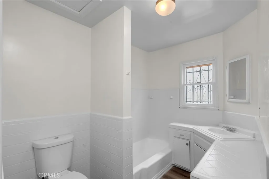 3322 W 63rd Street, Los Angeles, California 90043 home-pic-9