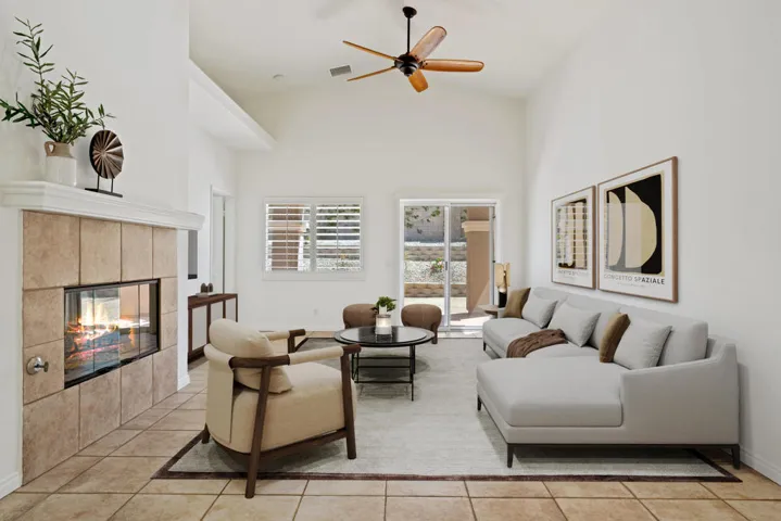 Livingroom C_STAGED