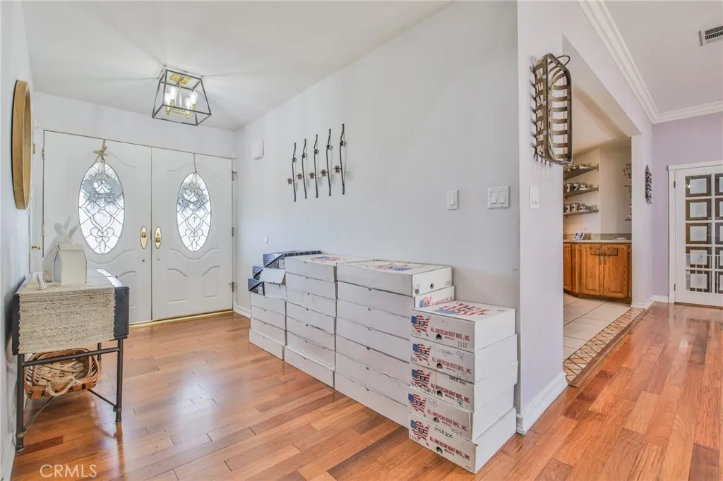 13720 Woodcock Avenue, Sylmar, California 91342 home-pic-7