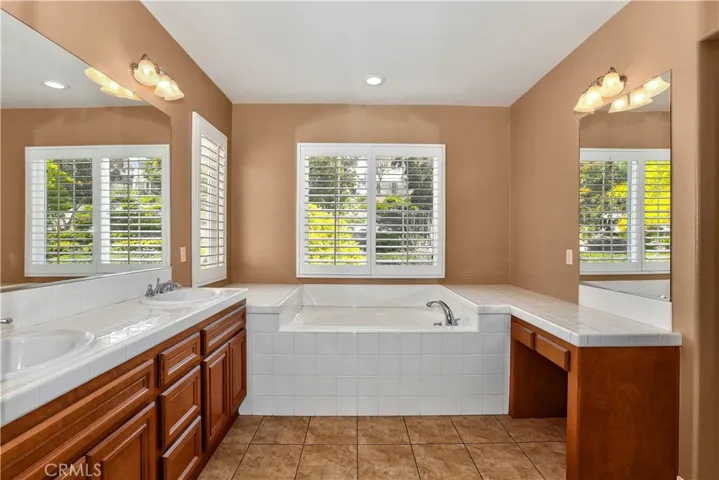 4 Sutherland Drive, Ladera Ranch, California 92694