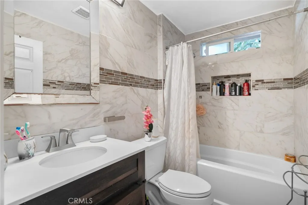 611 S Laurel Avenue, Ontario, California 91762 home-pic-16