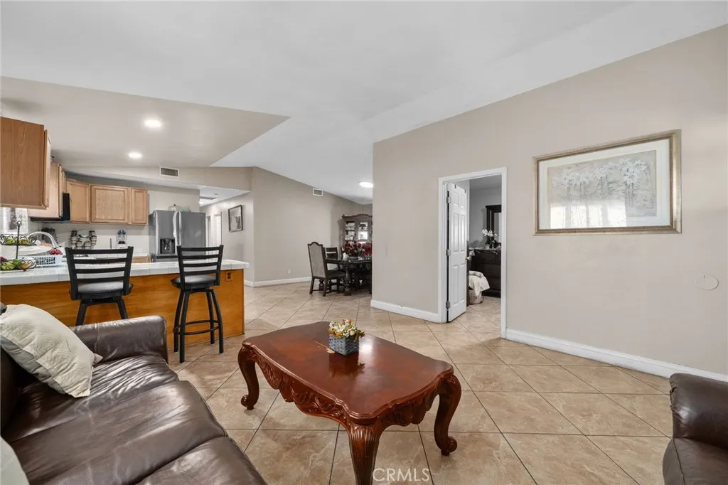 611 S Laurel Avenue, Ontario, California 91762 home-pic-5