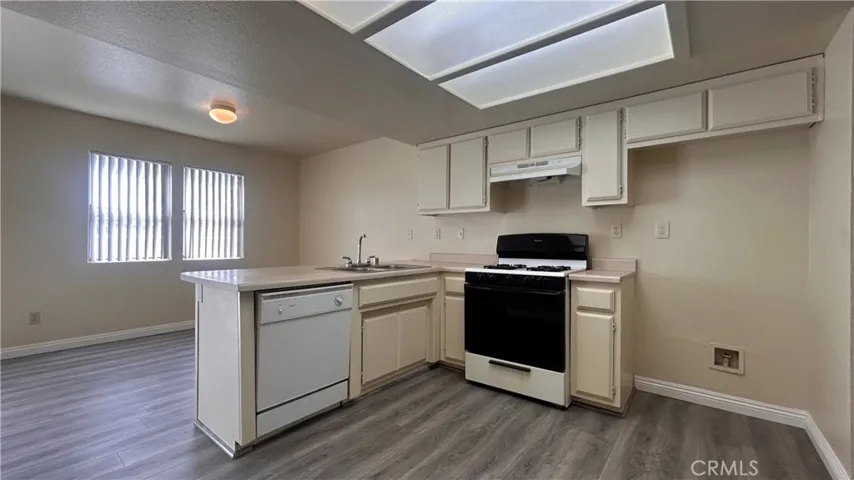 20211 Carlisle Road, Apple Valley, California 92307