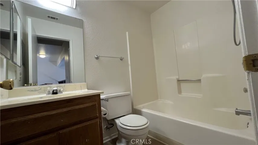 20211 Carlisle Road, Apple Valley, California 92307