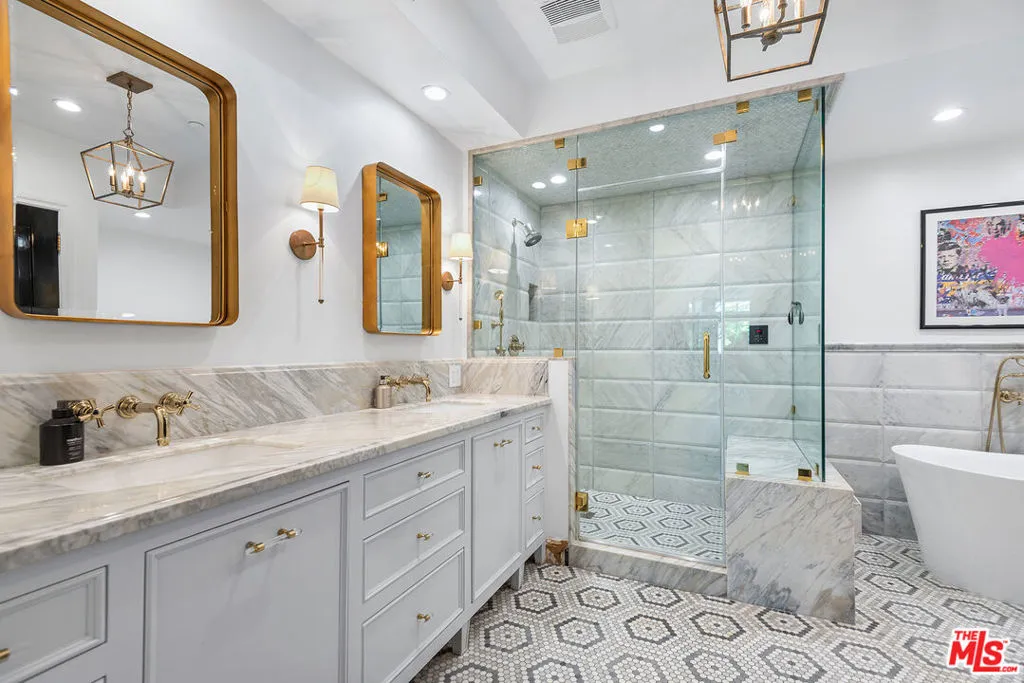 235 S Reeves Drive 101, Beverly Hills, California 90212 home-pic-18