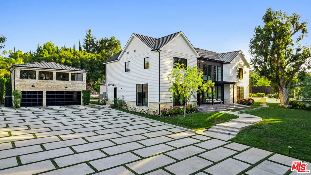 18762 Wells Drive, Tarzana, California 91356, 5 Bedrooms Bedrooms, ,8 BathroomsBathrooms,Residential,For Sale,Wells,25521783