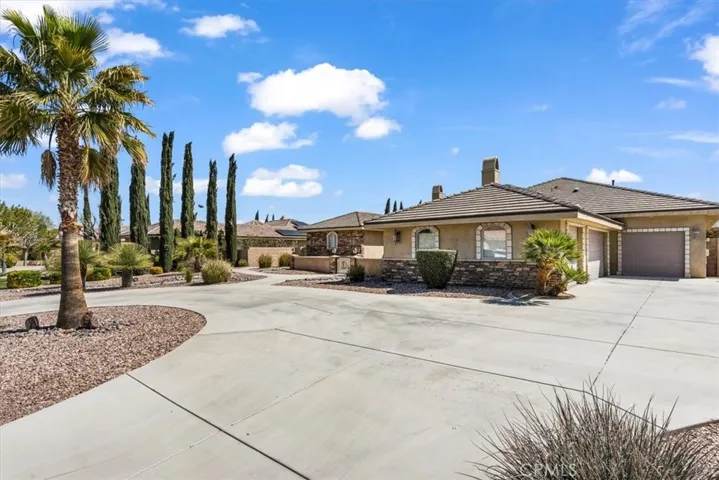 12935 Galewood Street, Apple Valley, California 92308