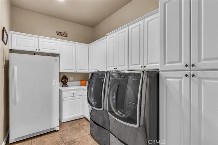 12935 Galewood Street, Apple Valley, California 92308