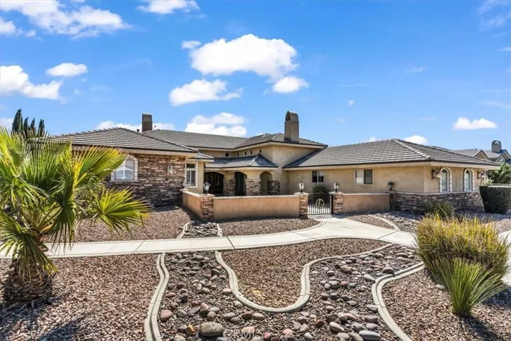 12935 Galewood Street, Apple Valley, California 92308