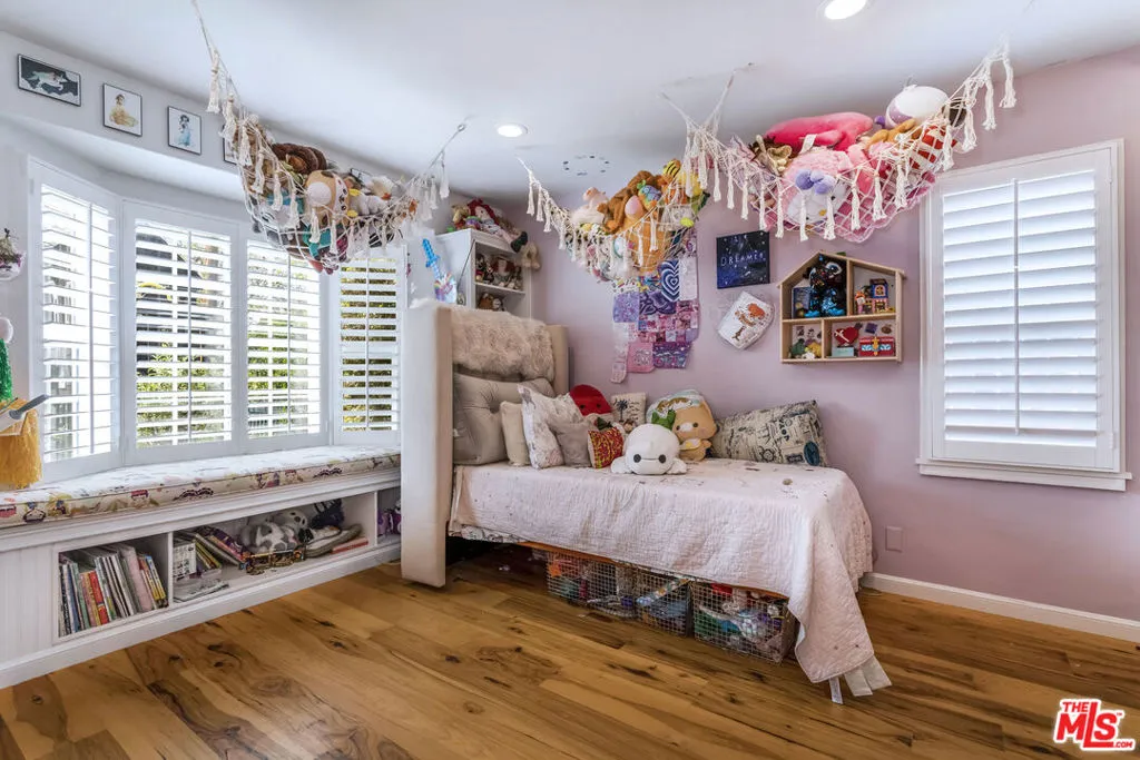 5232 Irvine Avenue, Valley Village, California 91601 home-pic-28