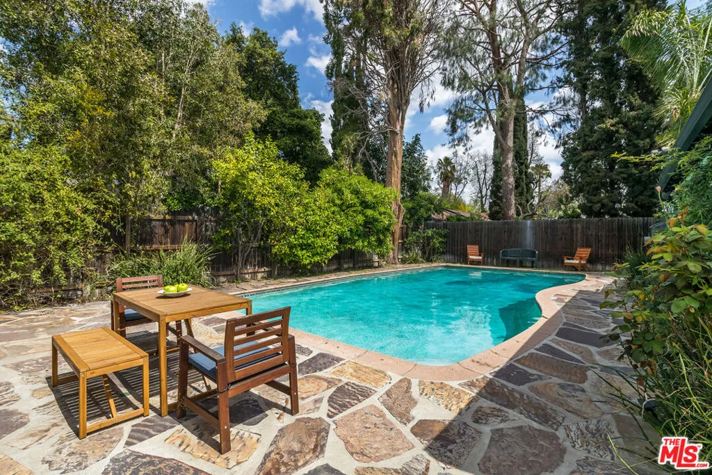 5232 Irvine Avenue, Valley Village, California 91601 home-pic-34