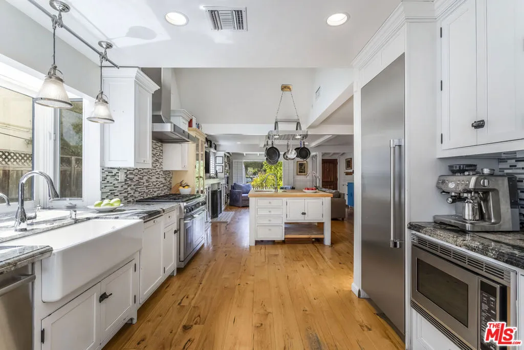 5232 Irvine Avenue, Valley Village, California 91601 home-pic-11