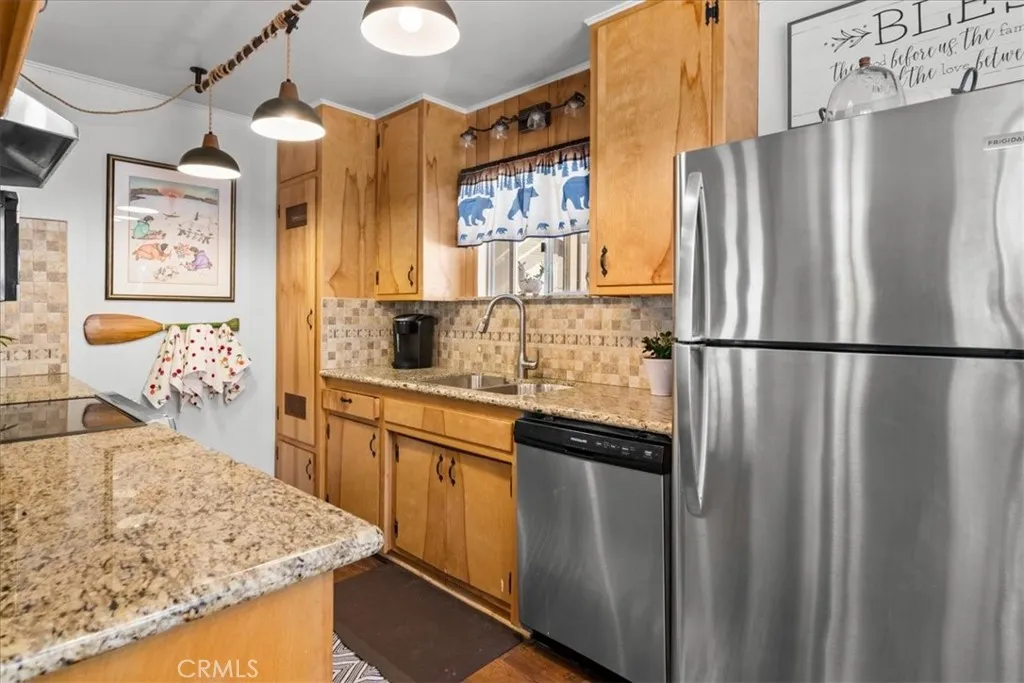 220 Whipple Drive, Big Bear City, California 92314 home-pic-8