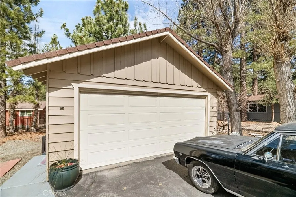 220 Whipple Drive, Big Bear City, California 92314 home-pic-28