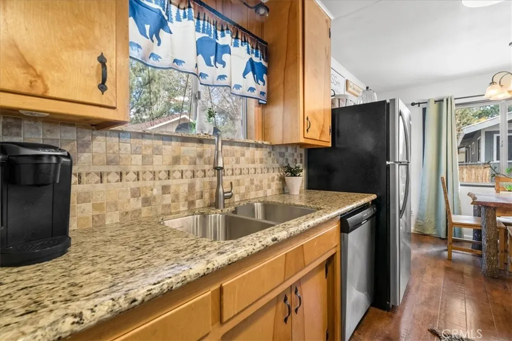 220 Whipple Drive, Big Bear City, California 92314 home-pic-11