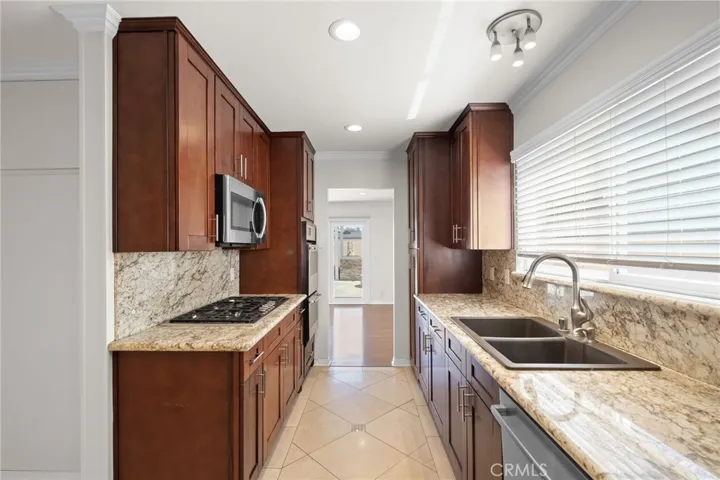 27930 Alvarez Drive, Rancho Palos Verdes, California 90275