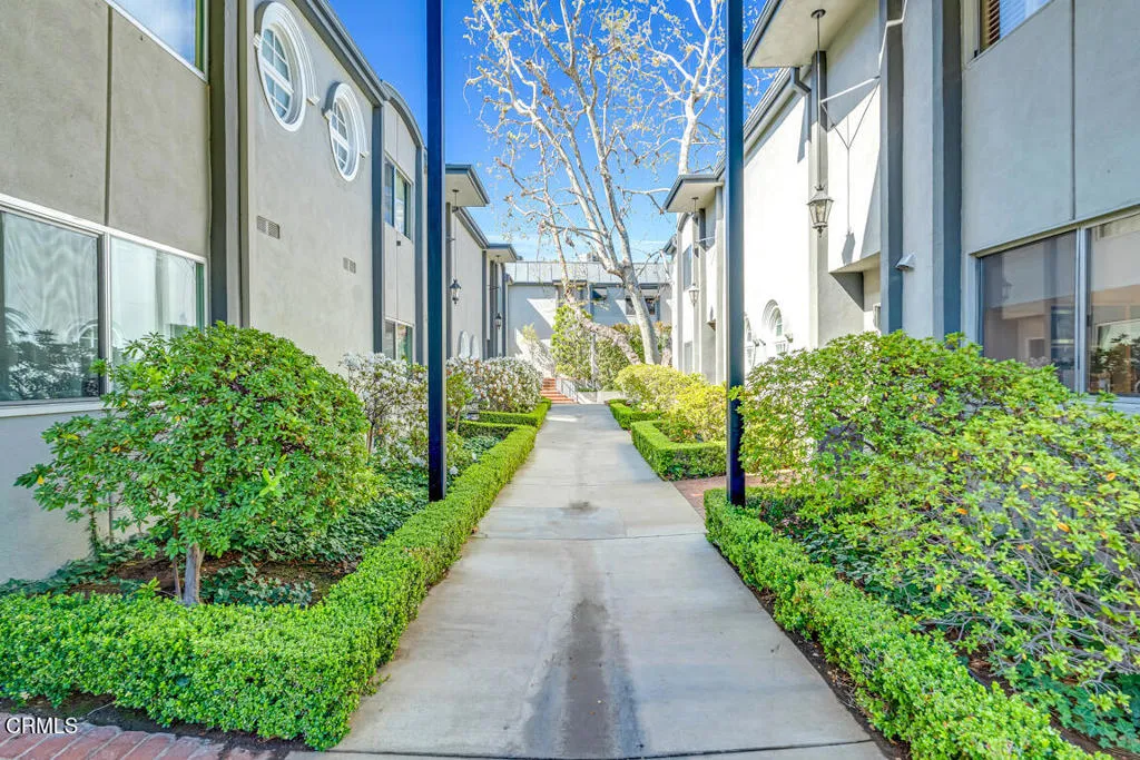 625 S Orange Grove Boulevard 3, Pasadena, California 91105 home-pic-3