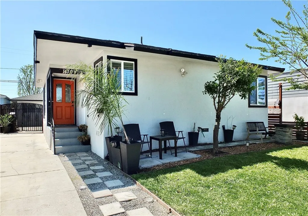 1430 E Michelson Street, Long Beach, California 90805 home-pic-2