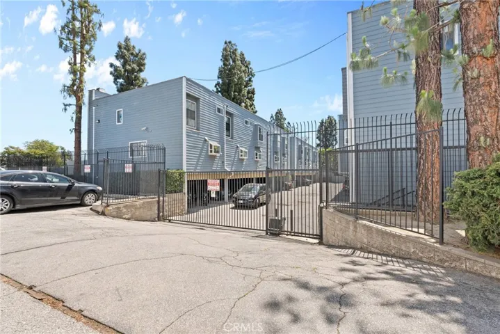 15113 Saticoy Street 14, Van Nuys, California 91405