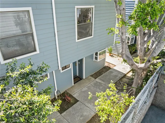 15113 Saticoy Street 14, Van Nuys, California 91405