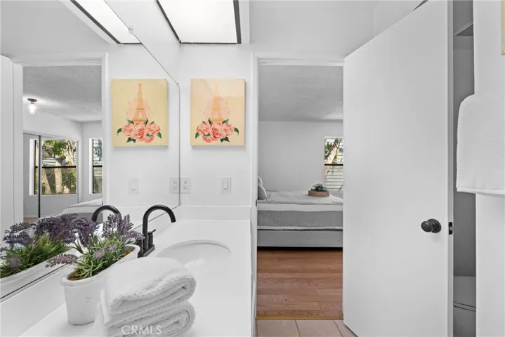15113 Saticoy Street 14, Van Nuys, California 91405