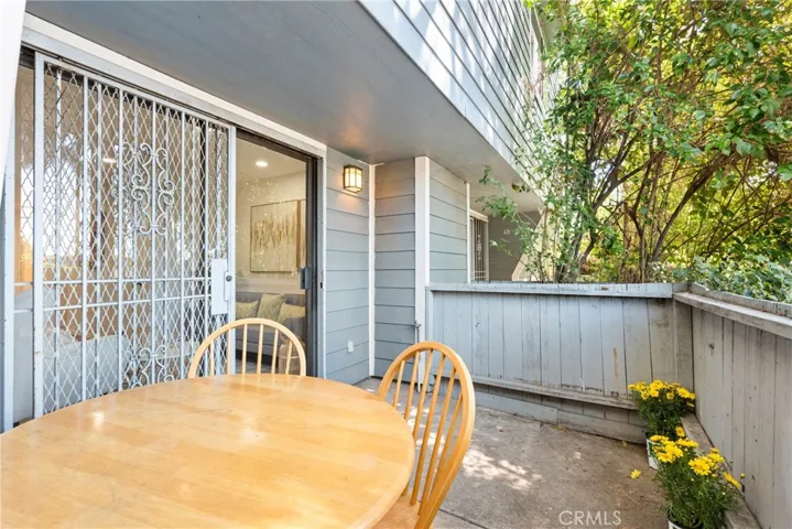 15113 Saticoy Street 14, Van Nuys, California 91405