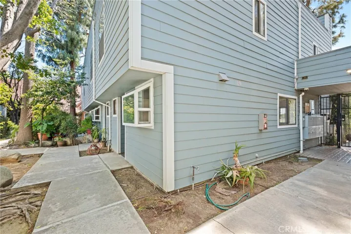 15113 Saticoy Street 14, Van Nuys, California 91405